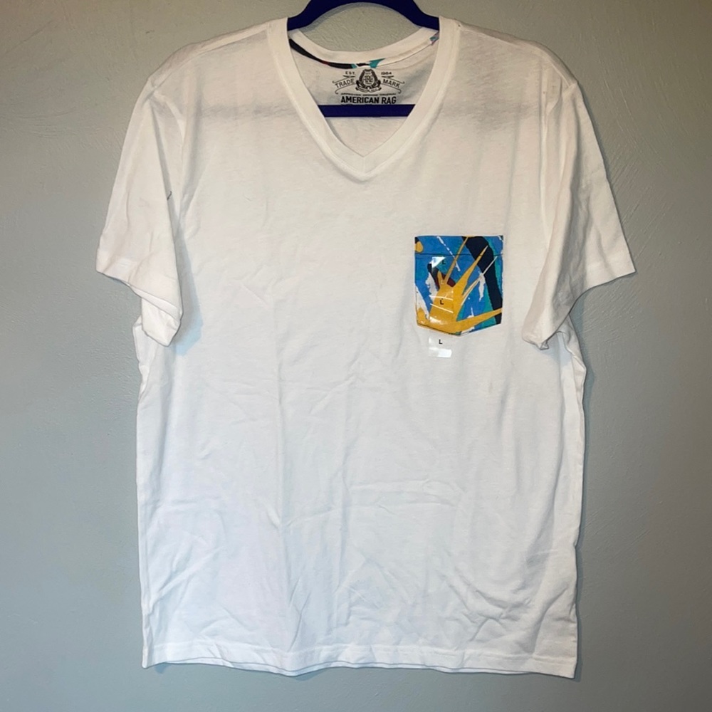 D86 🆕 basic white tee with detail print pocket